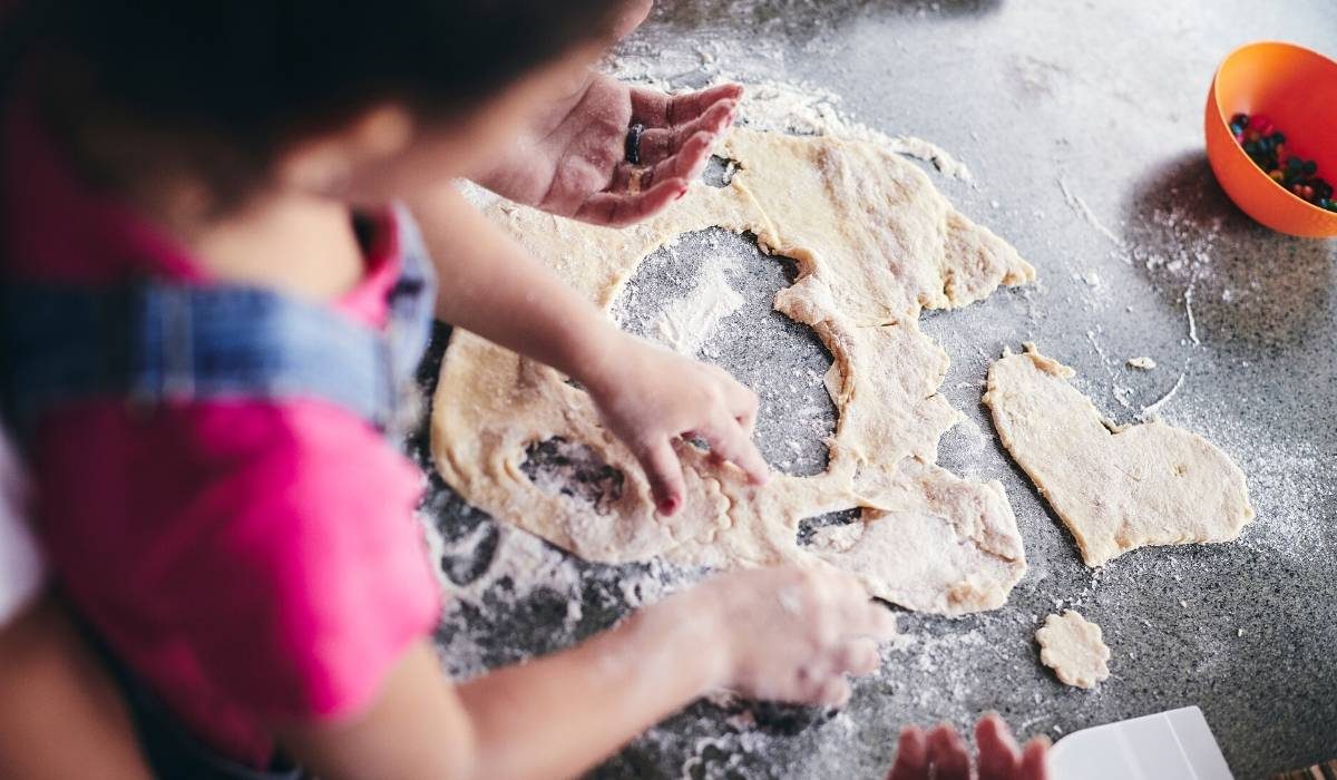 kids making dough